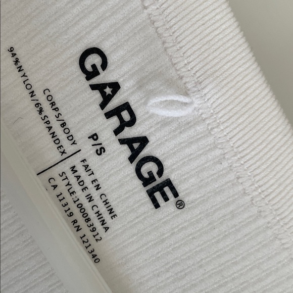 Garage Ribbed V-Neck Crop Top Size Small - Picture 2 of 2